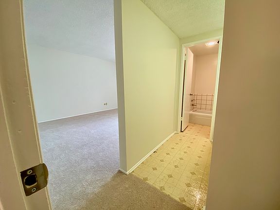 2nd image of 5650 Sumner Way Unit 201
