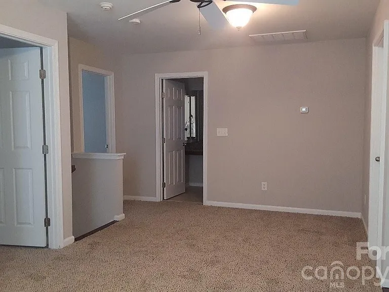 2339 Whitford Ln — Photo 17
