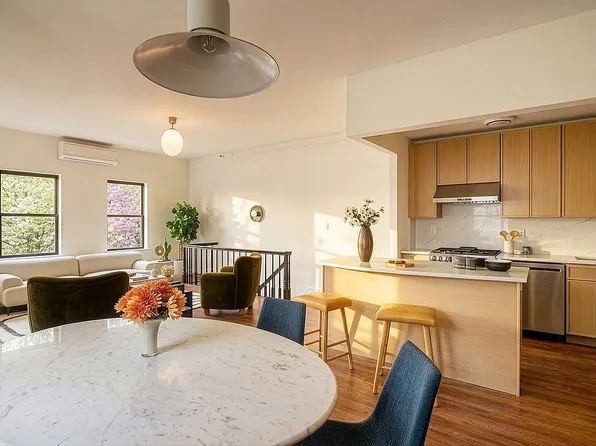 128 S 1st St #2A, Brooklyn, NY 11249