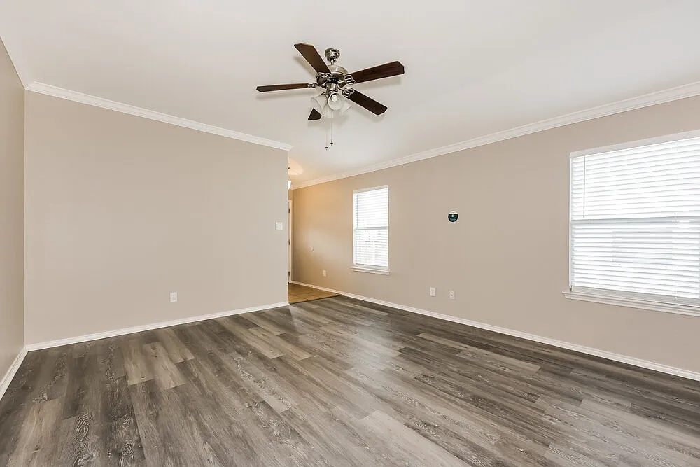 3 bed, 2.0 bath, 1393 sqft, $1,970 — Photo 3