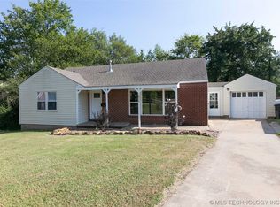 1912 College View Dr, Bartlesville, OK 74003