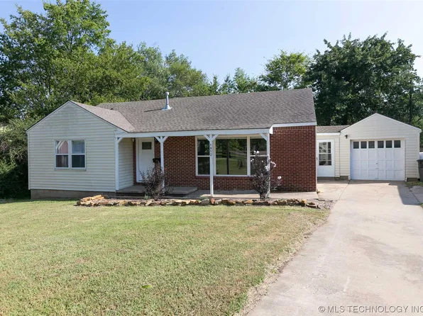 1912 College View Dr, Bartlesville, OK 74003