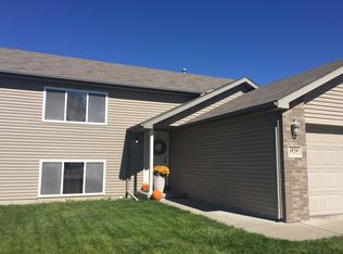 1454 Torreys Dr, Lincoln, NE 68521