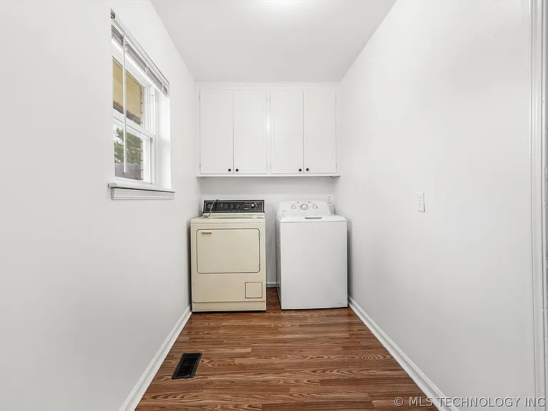 2508 E 51st St — Photo 16