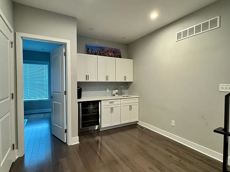 wet bar 3rd flr, shared