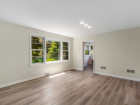 4th image of 8338 Lowell Ave