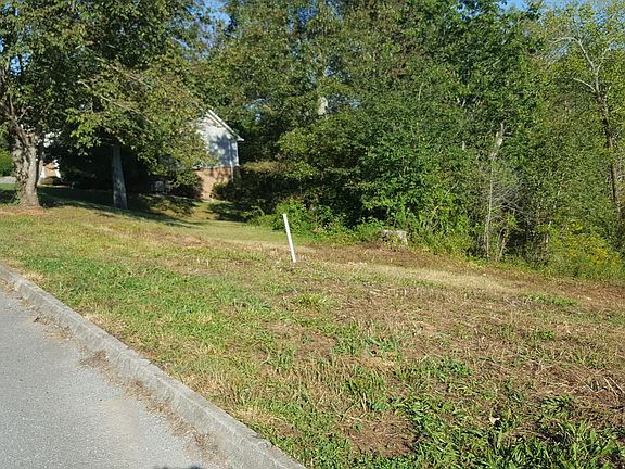 3rd image of 8830 Brookhaven Dr