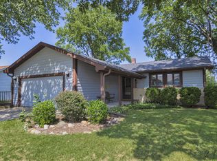 920 Wiltshire Dr, McHenry, IL 60050