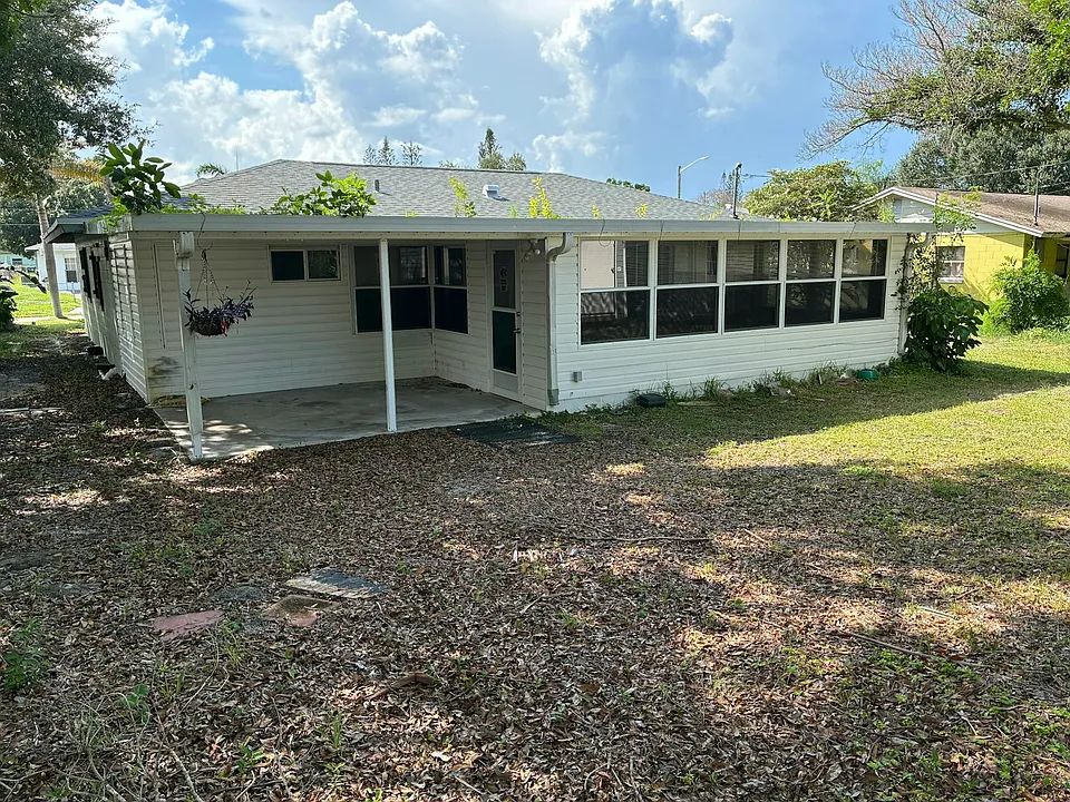 202 Essex Dr