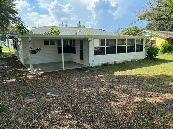202 Essex Dr, Fort Pierce, FL 34946