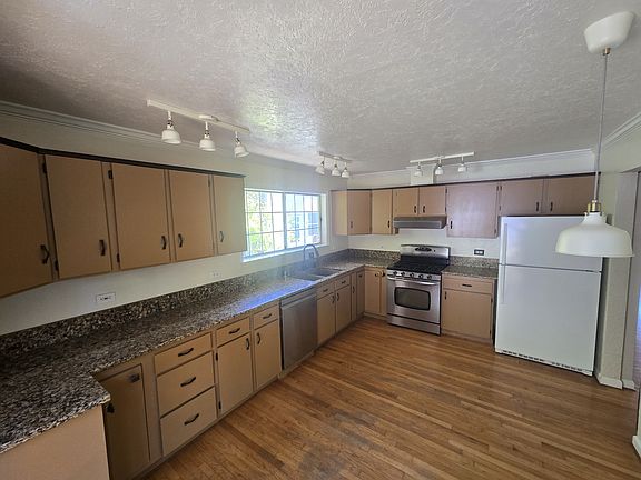 4th image of 4195 Maple Ave