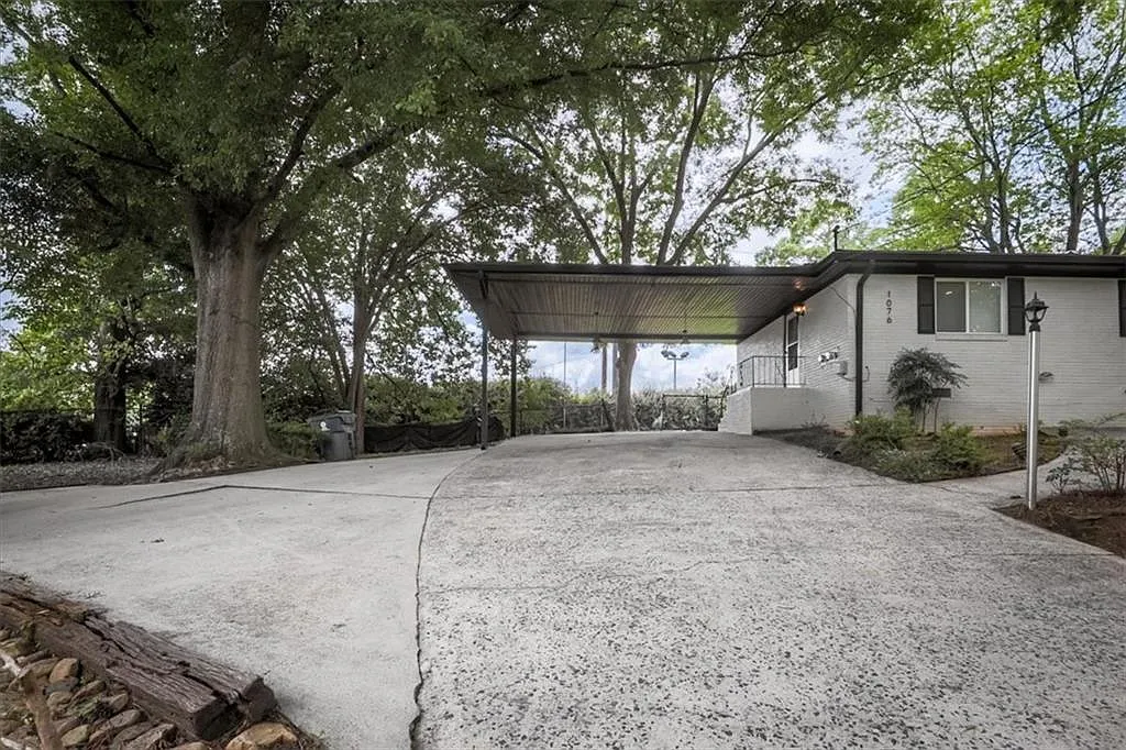 2 bed, 1.0 bath, 1593 sqft, $1,550 — Photo 3