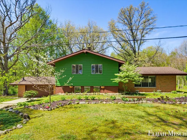 9670 Almena Dr, Kalamazoo, MI 49009