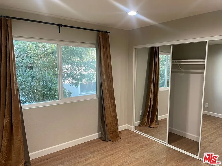 7327 Willoughby Ave #7 — Photo 13