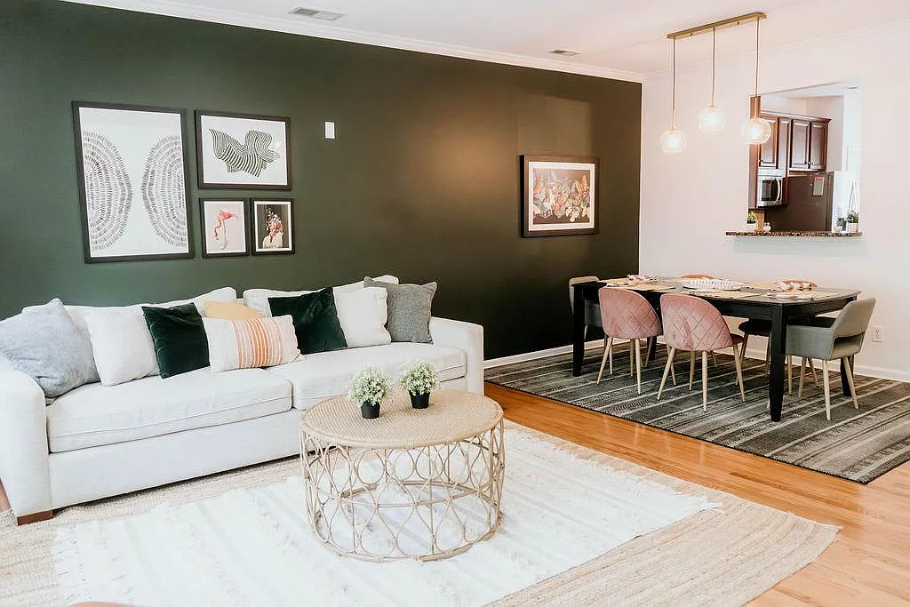 272 W Bland St — Photo 1
