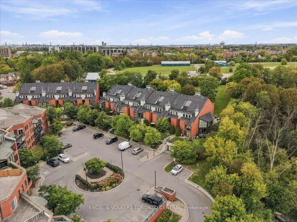 100 Arbors Ln #Townhouse 18, Vaughan, ON L4L 7G4
