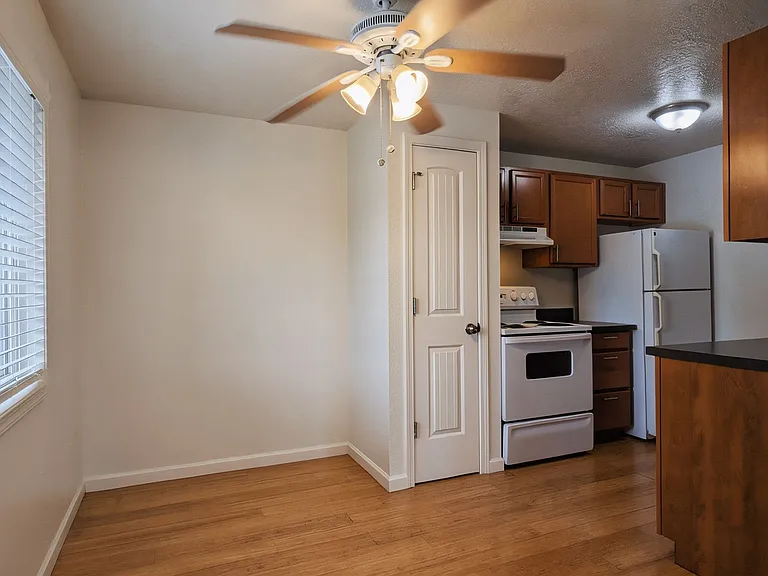 4102-4128 SE Cesar E Chavez Blvd — Photo 26