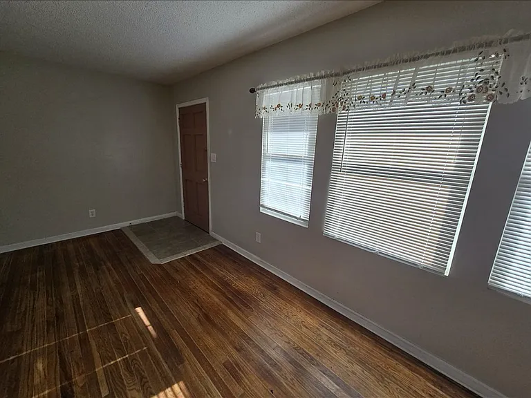 5722 W 70th Ter — Photo 5