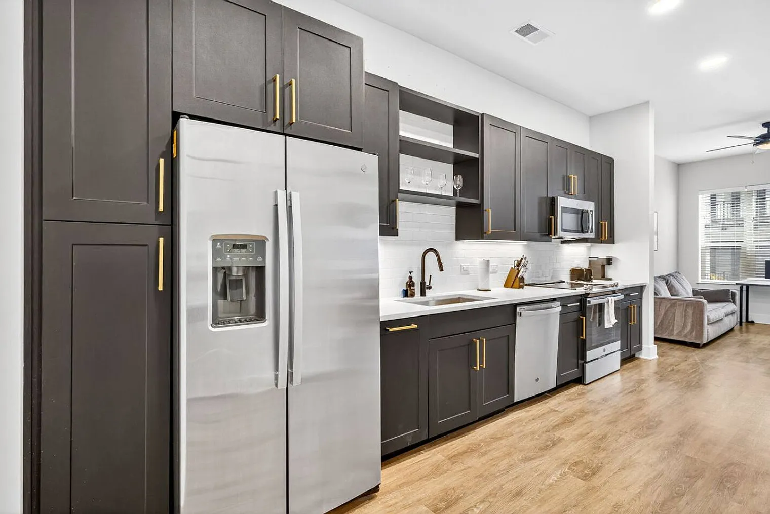 1 bed, 1.0 bath, 5381 sqft, $5,414 — Photo 4