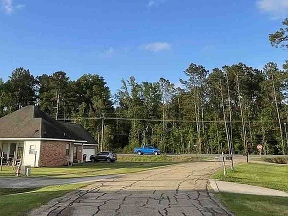 Exterior Neighborhood (street photo)