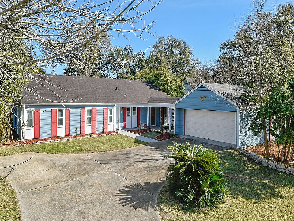 1st image of 132 Woodglen Dr
