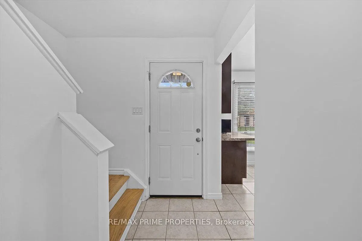 3 bed, $2,500 — Photo 2
