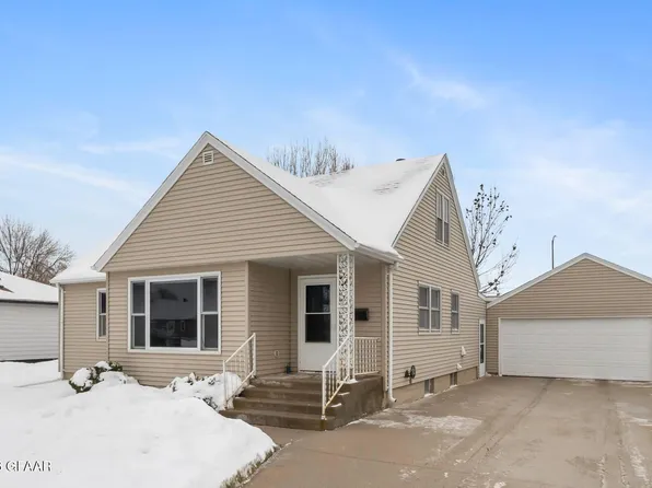 610 13th St NW, East Grand Forks, MN 56721