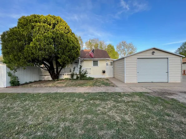 312 Andrews St, Winfield, KS 67156