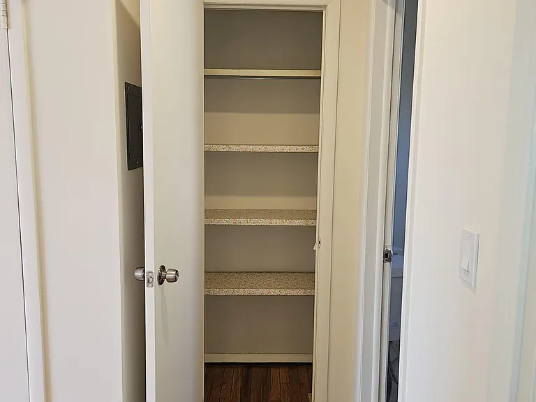 200 Main St #14 — Photo 7