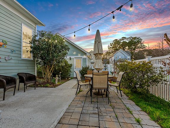 4th image of 302 Hydrangea St