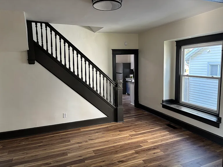 109 Oak St — Photo 8