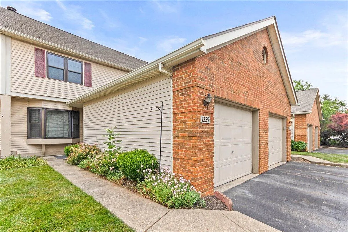 1339 Brookview Cir photo 1