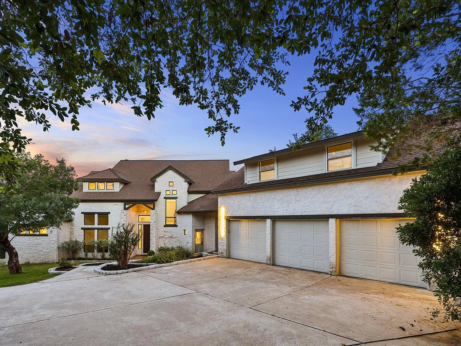 6 bed, 5.0 bath, 3794 sqft, $15,000 — Photo 2