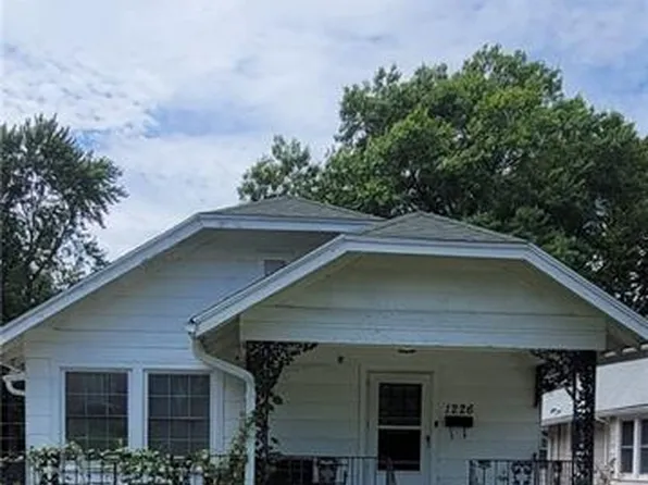 1226 S Hardy Ave, Independence, MO 64052