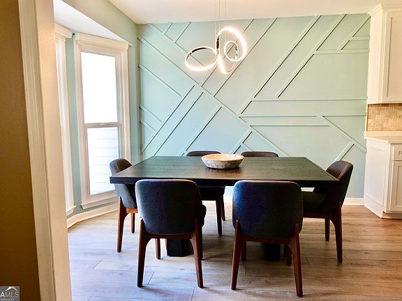 4th image of 2015 Commonwealth Rd