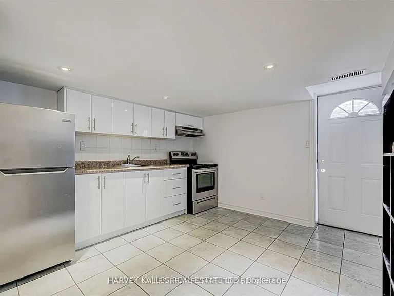 184 Cedric Ave #LOWER — Photo 6