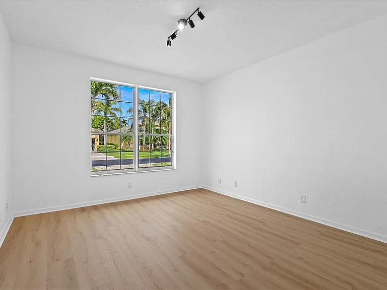 1831 Waldorf Dr — Photo 26