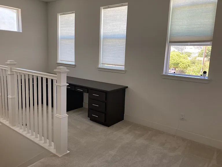 16757 Murphy Ave — Photo 8