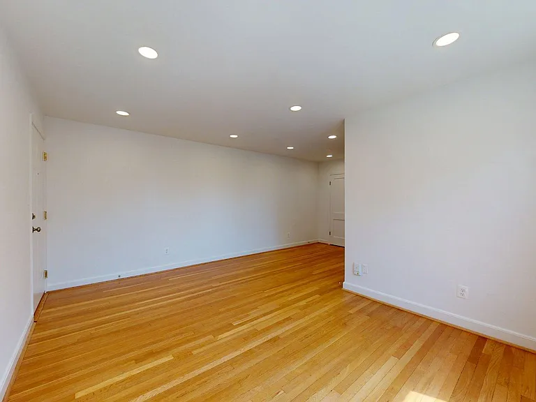 1210 N Kenilworth St #8 — Photo 2