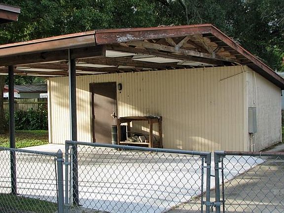 5th image of 1904 E Carol Dr