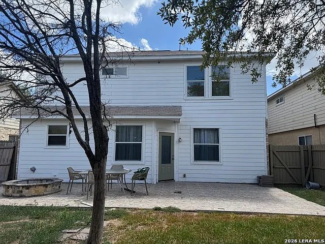 3 bed, 2.5 bath, 2025 sqft, $2,095 — Photo 2