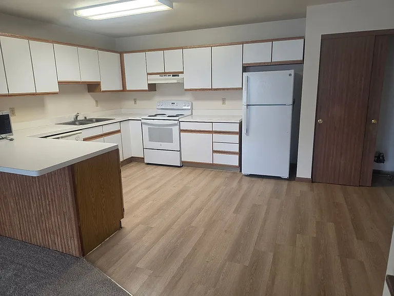 37 West St — Photo 2