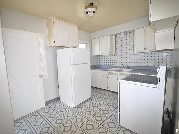4th image of 1640 W Columbia Ave