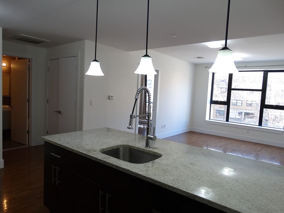 1st image of 160 Scholes St