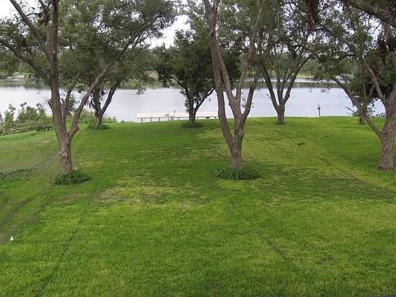 4th image of 325 Meadowlakes Dr