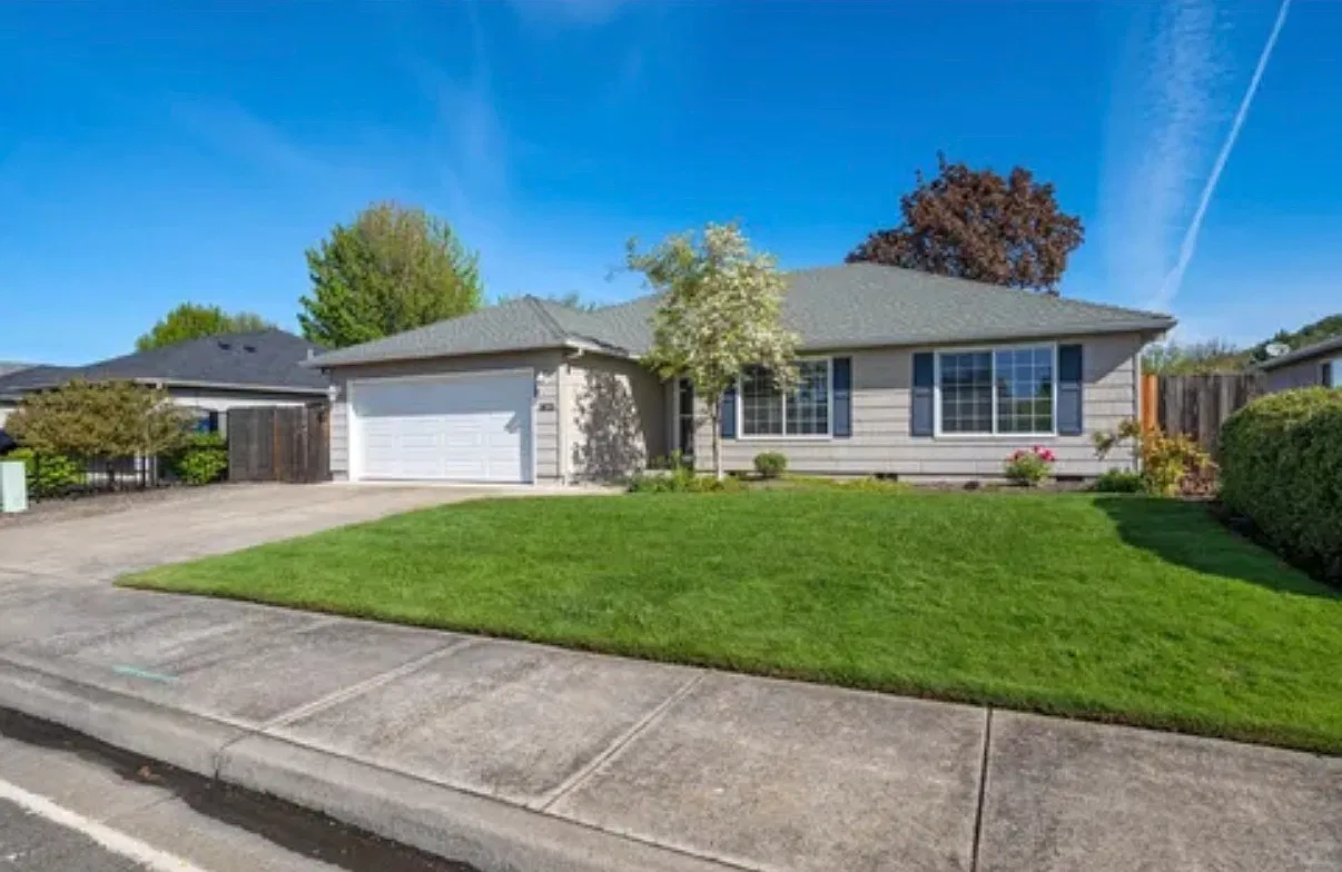 1621 Hollyhock Drive - 1 — Photo 2