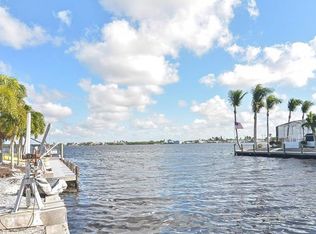 2591 Bridgeview St, Matlacha, FL 33993