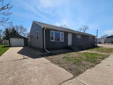 109 N Park St NE, Wagner, SD, 57380