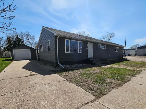 109 N Park St NE, Wagner, SD 57380