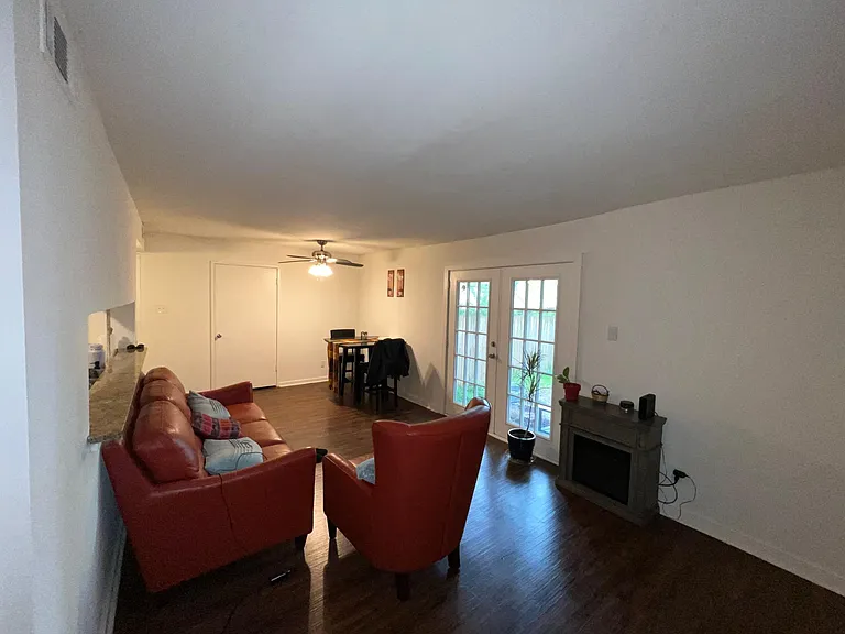3619 W Markham St #9 — Photo 7